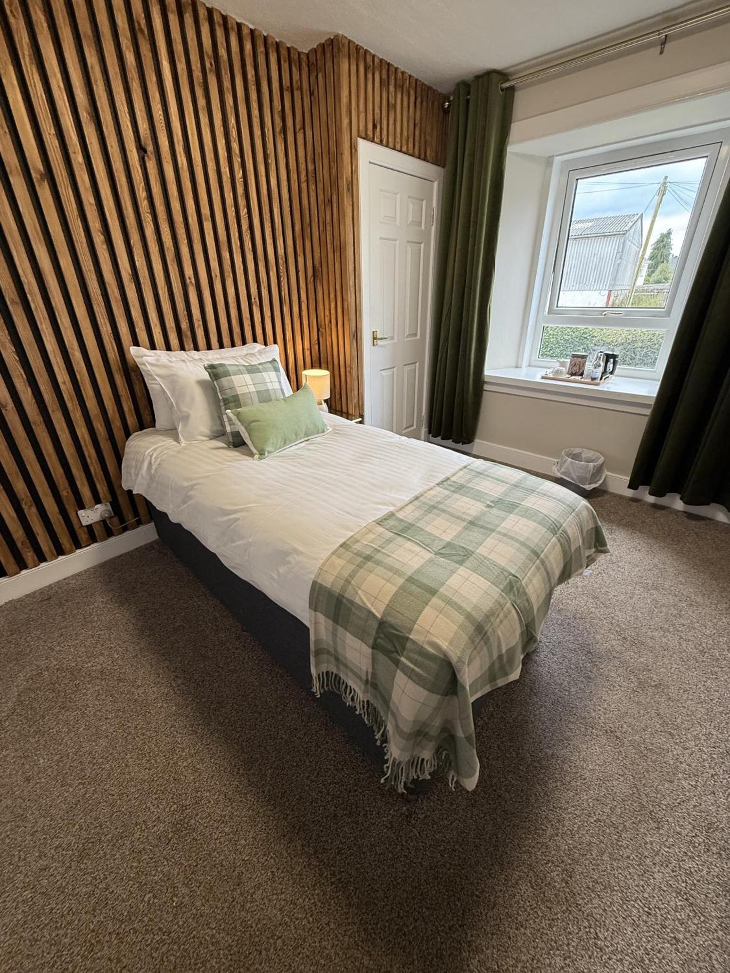 The Glendevon Hotel Auchterarder Room photo
