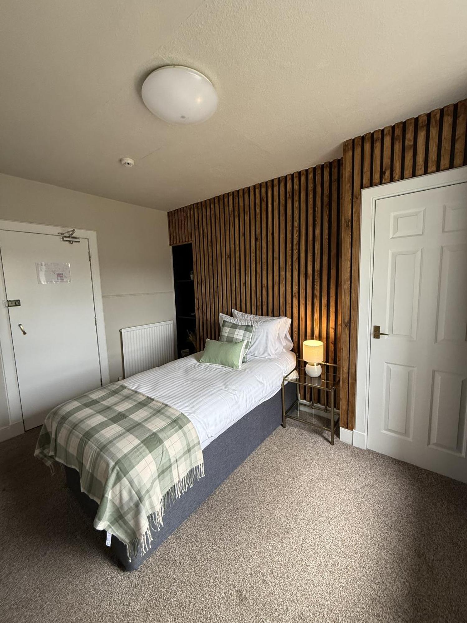 The Glendevon Hotel Auchterarder Room photo