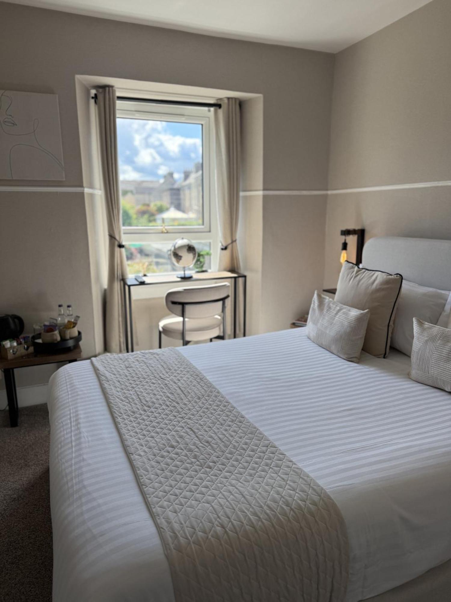 The Glendevon Hotel Auchterarder Room photo