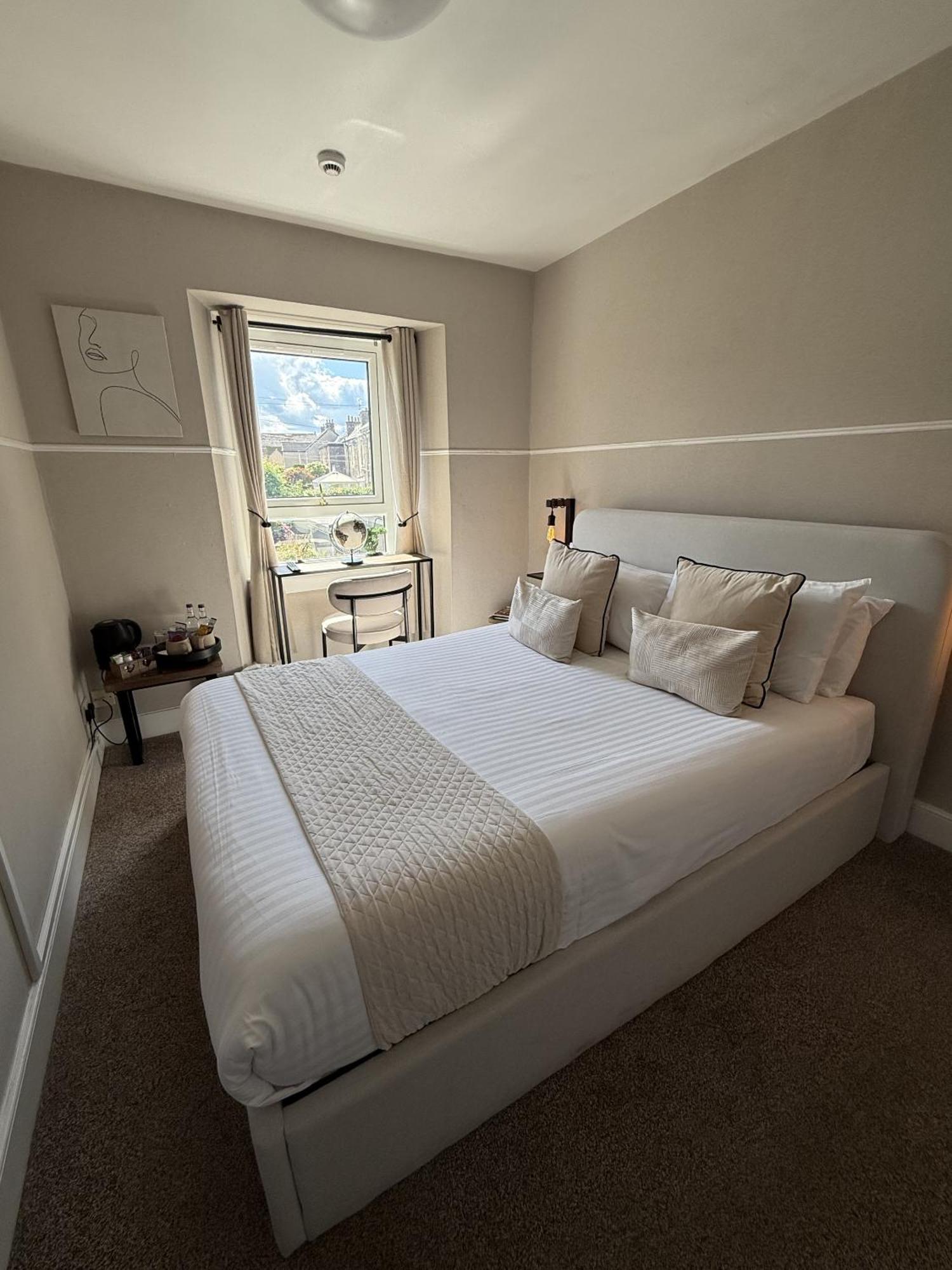 The Glendevon Hotel Auchterarder Room photo